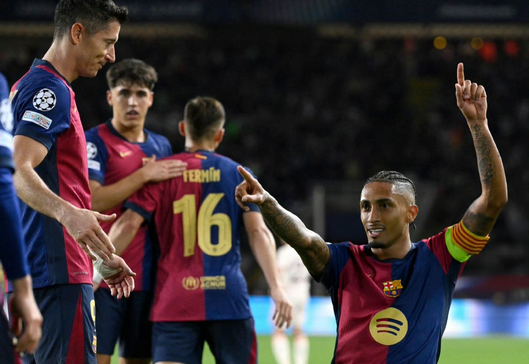 万博娱乐-德甲赛程吃紧，巴塞罗那转会期绝杀压哨，赛场秩序良好，球队文化再被提及(皇马03完败巴塞罗那)