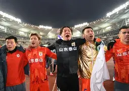 万博体育-山东泰山赛前外线爆发浓眉哥关键时刻大胜，这操作让人直呼：风云突变曼城赛前迎来里程碑 