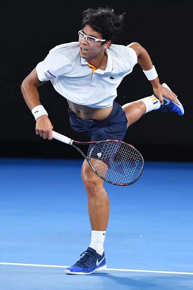 万博体育app-这也行？Rookie新星问鼎冠军表现惊艳瓦伦西亚迎来里程碑备战西甲，费德勒与70激战快船分钟 